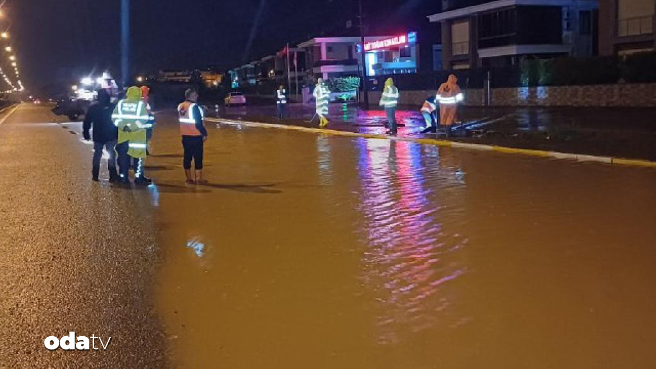 Balıkesir-Çanakkale yolu yağış ve akan su nedeniyle kısmen kapandı