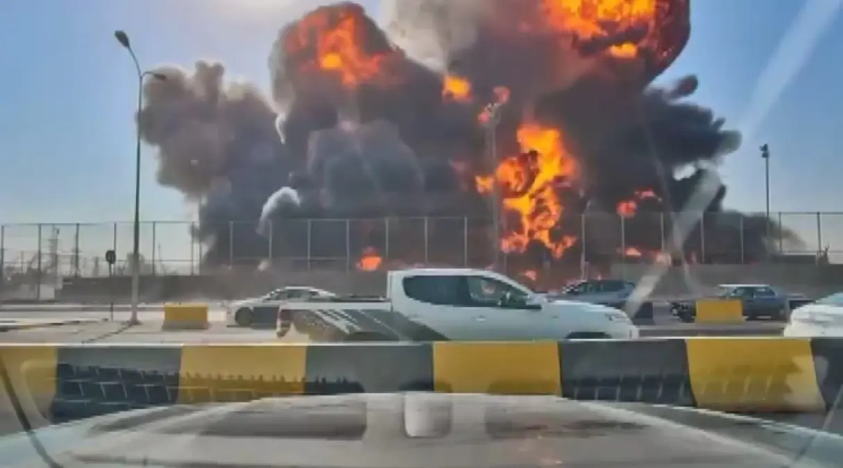 basrada petrol sahasinda patlama pyXyBp44.jpg