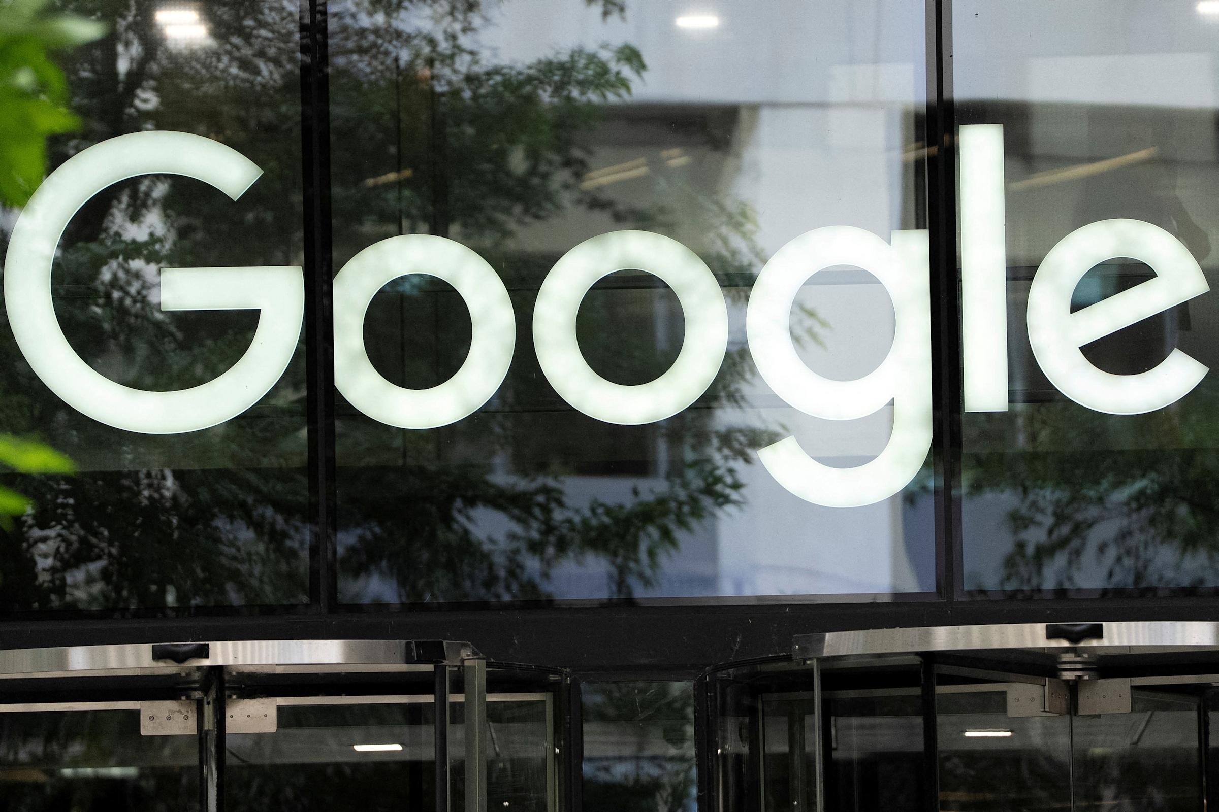 Google Arama sponsorlu reklamlar elden geçiriliyor