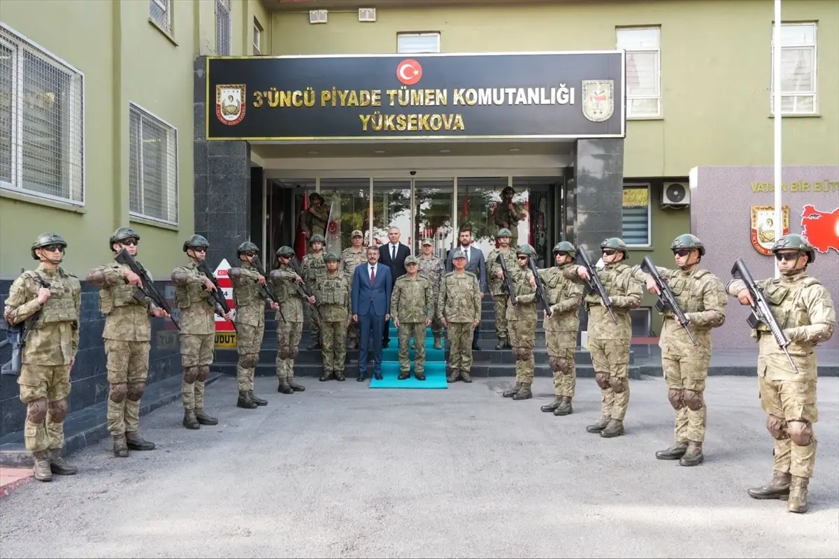 orgeneral tokel hakkaride ziyaretlerde bulundu YX6ha8sO.jpg