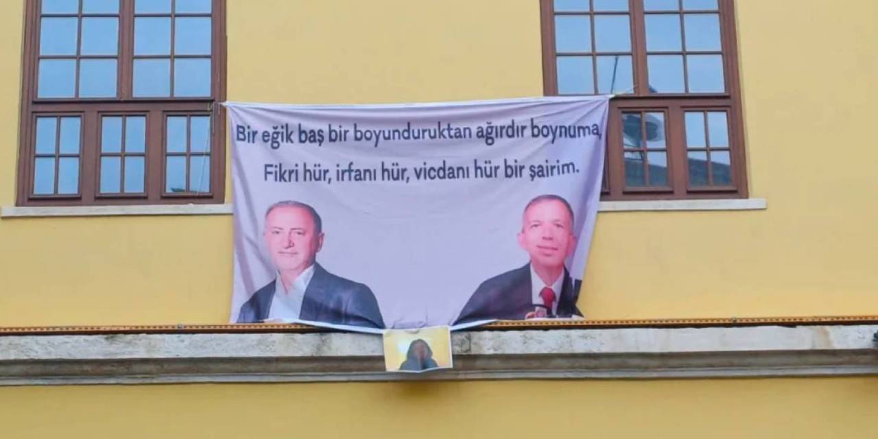 Galatasaray Lisesi öğrencilerinden Fatih Altaylı’ya destek!