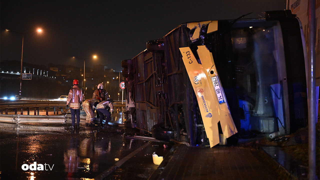 İETT’ye bağlı özel halk otobüsü devrildi