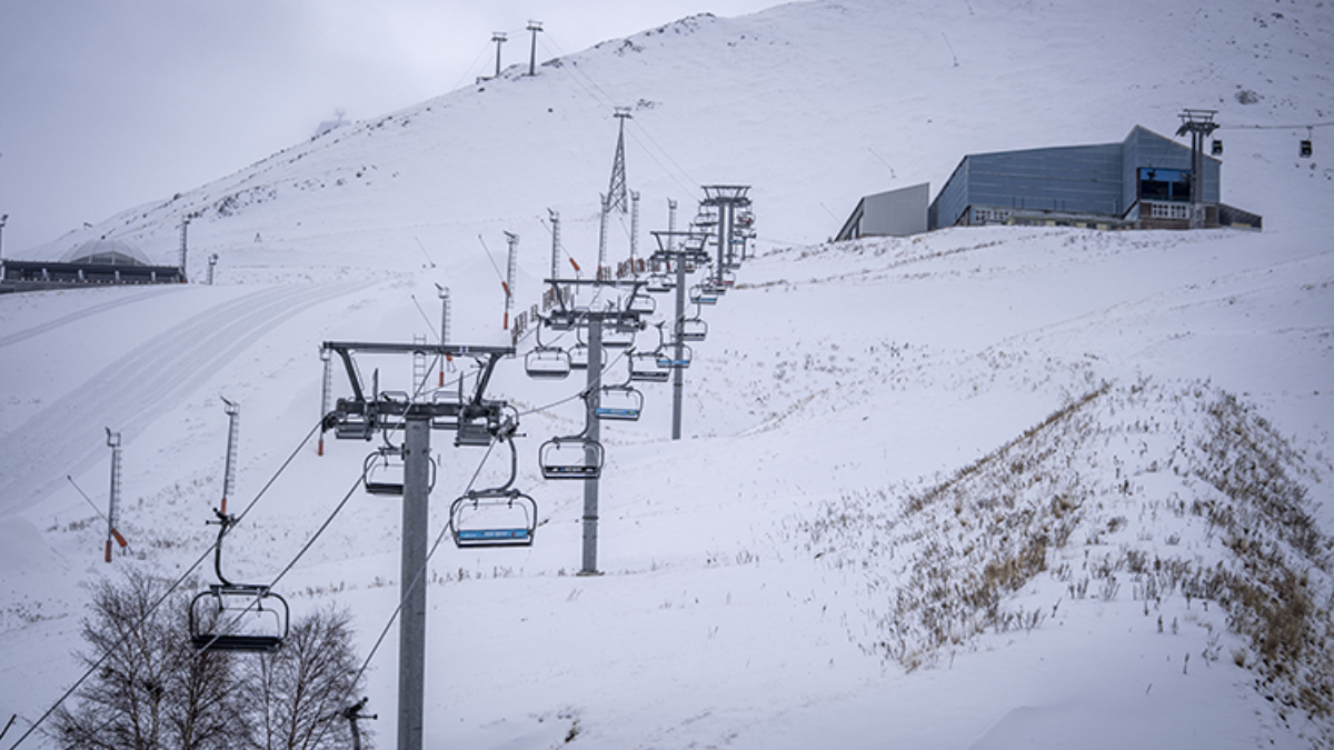 Palandöken sezonu açıyor: Biriktirilen karlar ve suni karlama ile pistler hazır