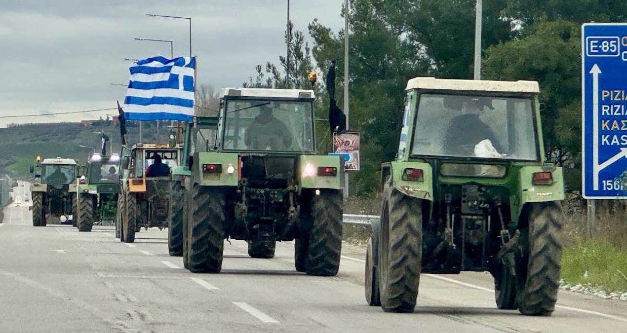Yunanistan’da traktör kuşatması devam ediyor: Bu kez de limanı kapattılar