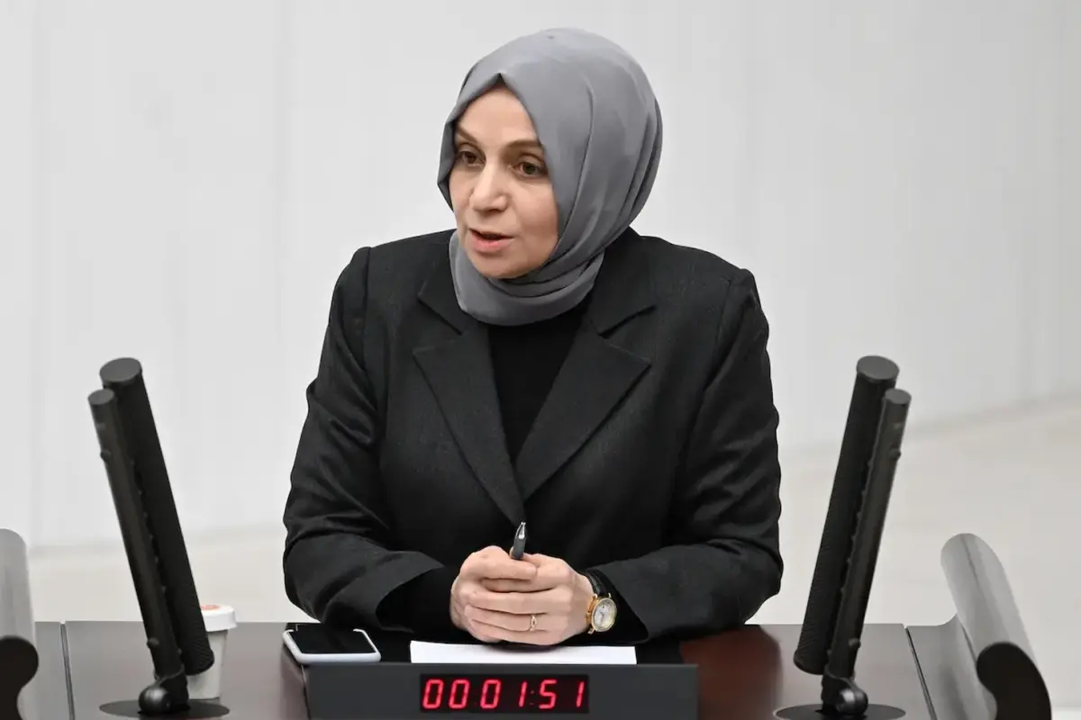 Alevi Bektaşi derneklerinden Leyla Şahin Usta’ya destek