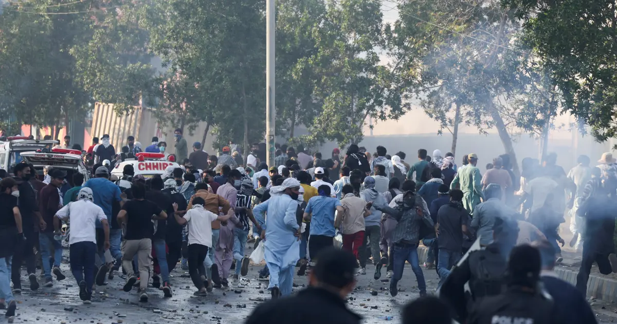Pakistan’da ABD-İsrail protestosu. ABD Konsolosluğu’na girmeye çalıştılar, 9 kişi öldü