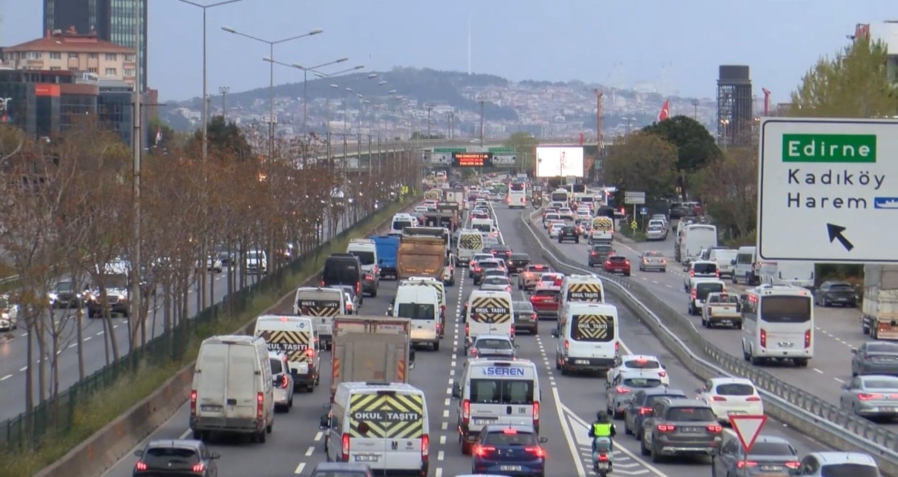 İstanbul’da Trafik Çilesi! İşe Gidenler Yüzde 60’tan Fazla Yoğunlukla Karşılaştı