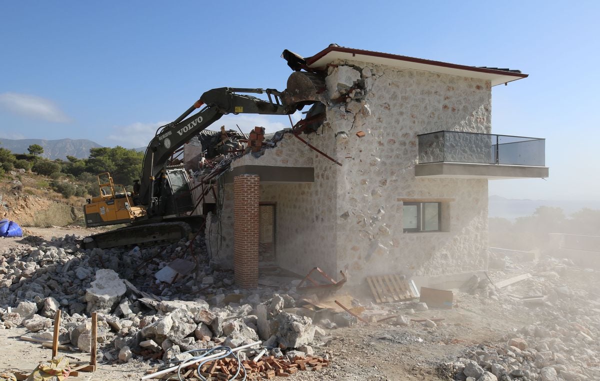 ** Kaş’taki Kaçak Yapıların Yıkım İhalesine Teklif Gelmedi