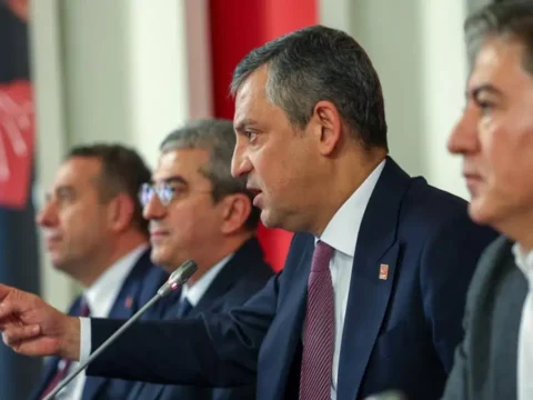 Özgür Özel’in kurmayları konuştu: Olası yeni parti hangi çizgide olacak?