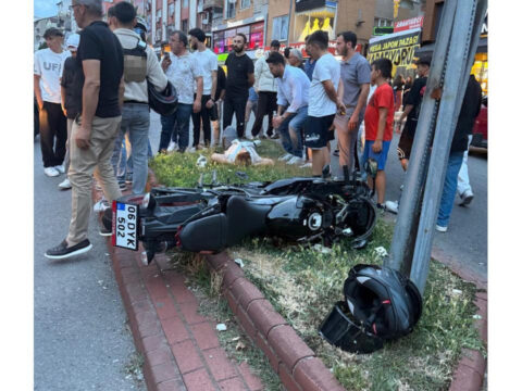 Karadeniz ereglide otomobil ile motosiklet carpisti 1 yarali ZYGNZtAp